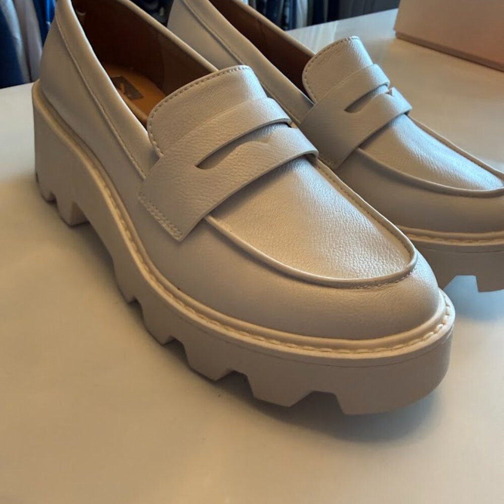 NWOT DV by Dolce Vita Vikki Lug-Sole Loafers Size 8 - Picture 2 of 4